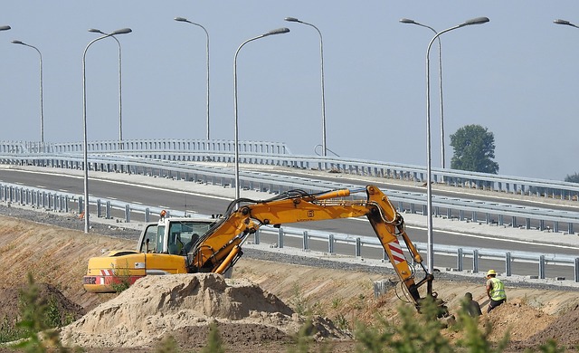 Terénní úpravy nemusíte řešit svépomocí